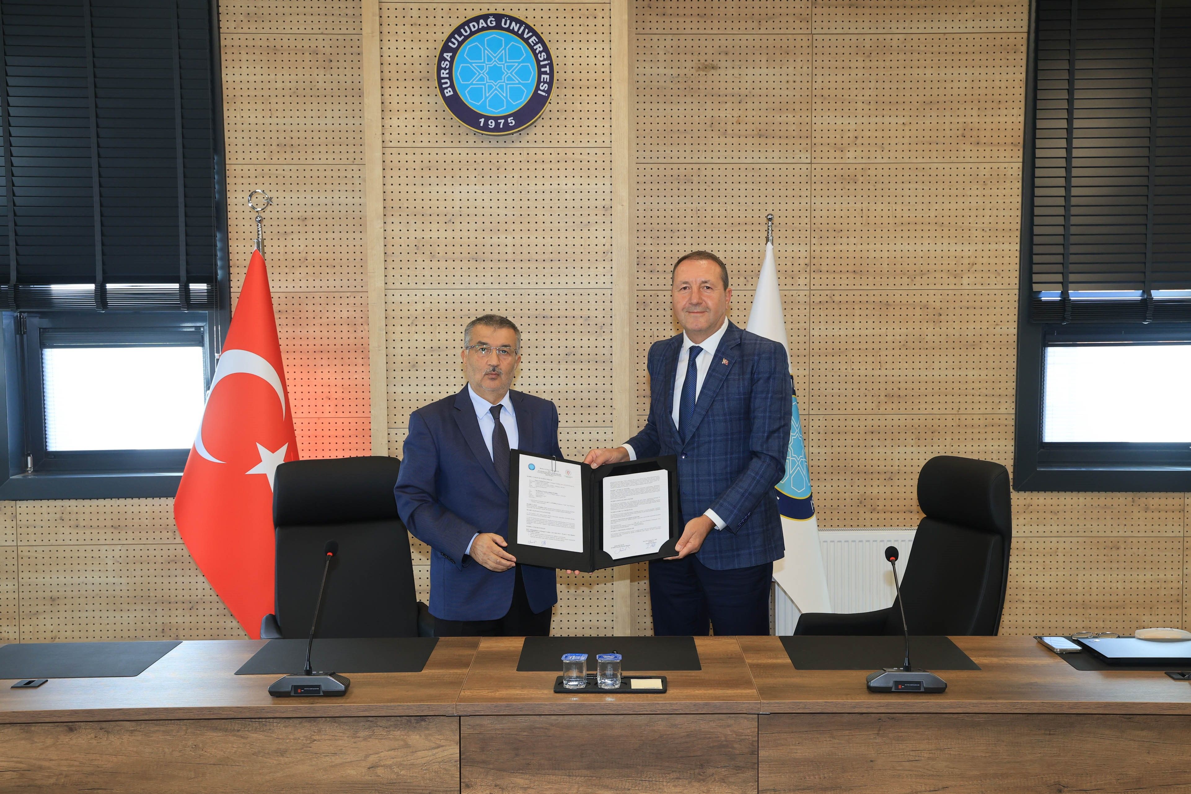 Bursa Uludağ Üniversitesi Ile Süsbi̇r Arasında Mesleki Eğitim Iş Birliğiaw817481 03