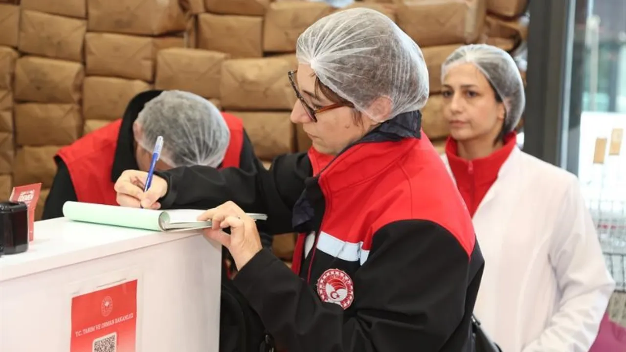 Bursa'da 220 İşletmeye Eş Zamanlı Et Denetimi! Numuneler Laboratuvara Gönderildi (3)