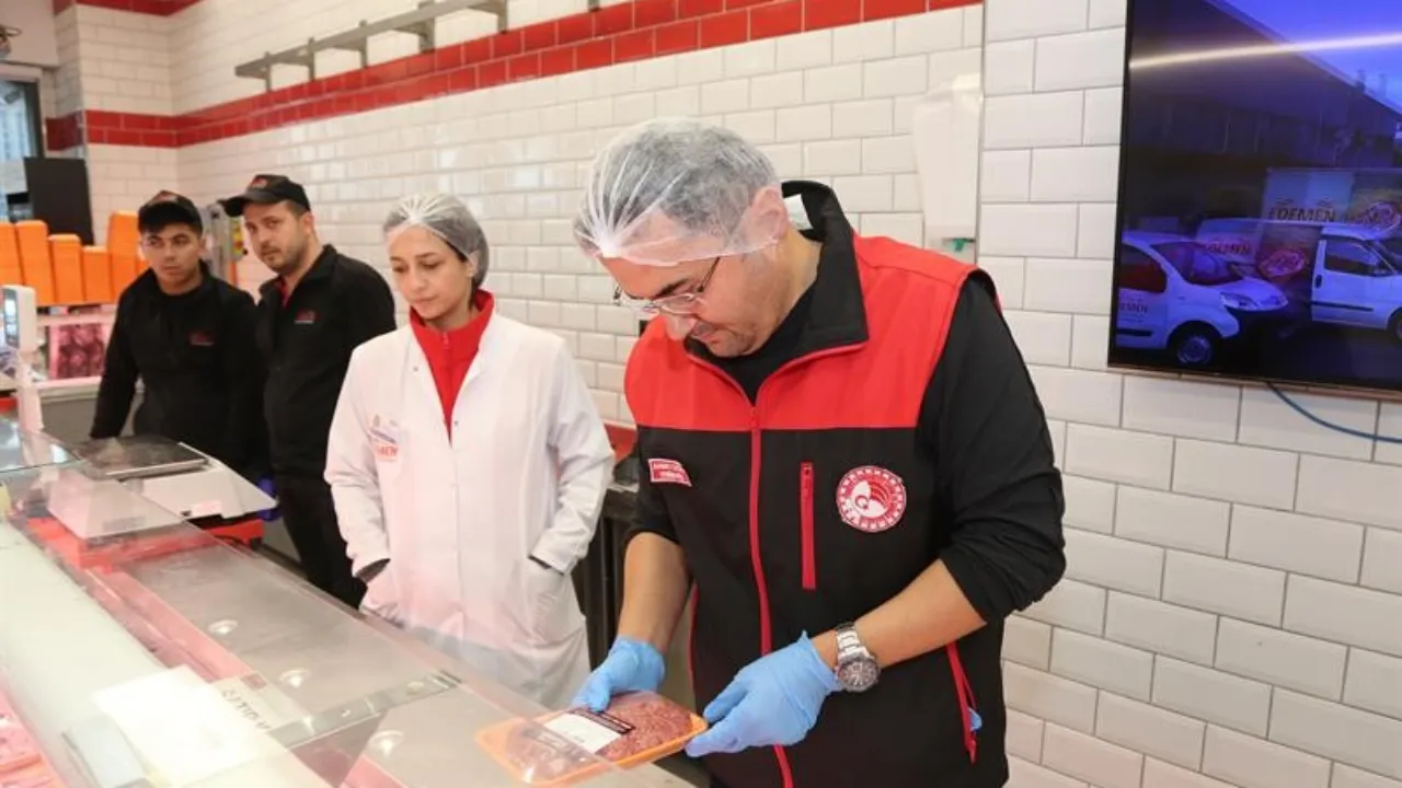 Bursa'da 220 İşletmeye Eş Zamanlı Et Denetimi! Numuneler Laboratuvara Gönderildi (4)