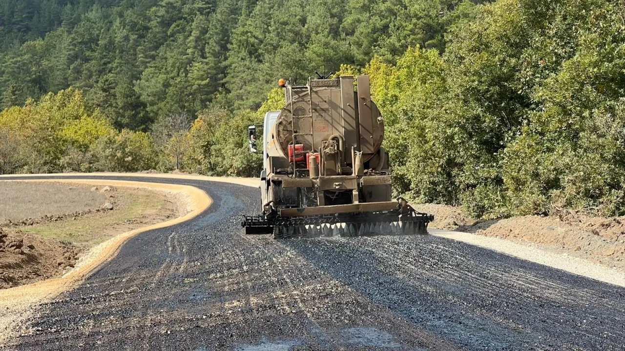 Bursa'da 3 Mahallede Yollar Yenilendi! 10 Kilometrelik Yol Genişletildi (3)