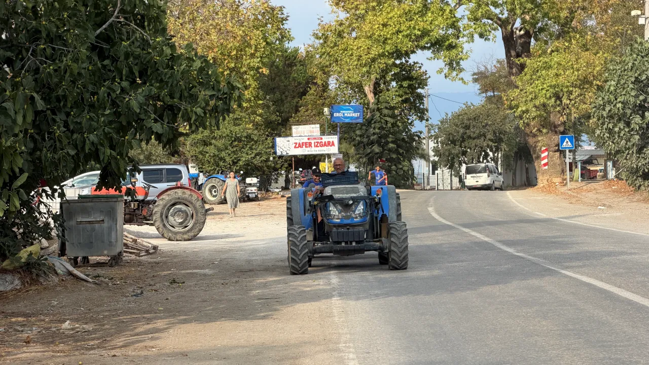 Bursa'da 71 Yaşındaki Eski Sporcudan Örnek Davranış! Çocukları Traktörle Taşıyıp Ücretsiz Eğitim Veriyor (3)