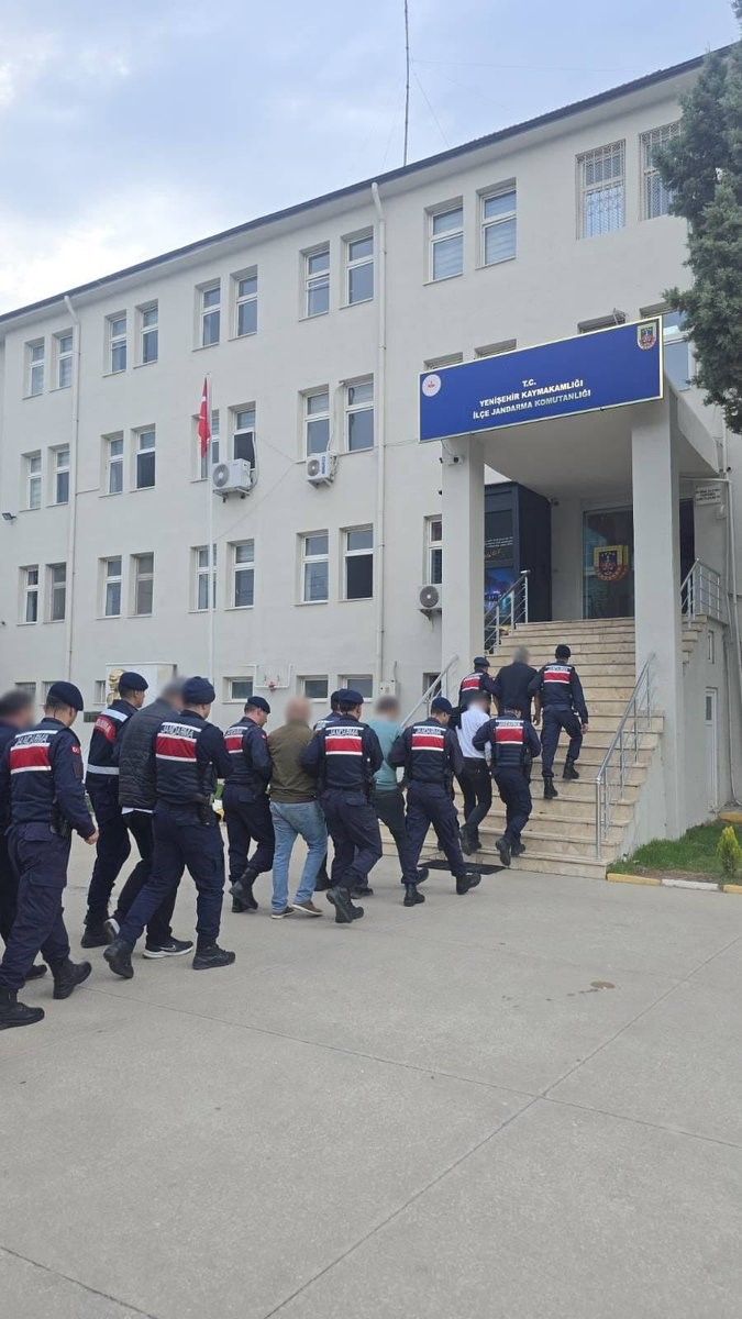 Bursada 8 Gözalti
