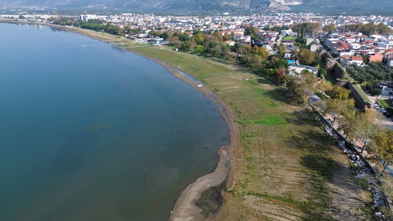 Bursa'da Dereler Taştı, İznik Gölü Çekilmeye Devam Etti! Sular Nereye Gidiyor (3)