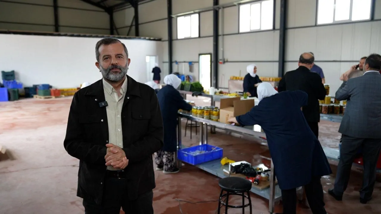Bursa'da Kadınların El Emeğiyle Yeni Nesil Turşu Üretimi Başladı! İçinde Yok Yok (2)