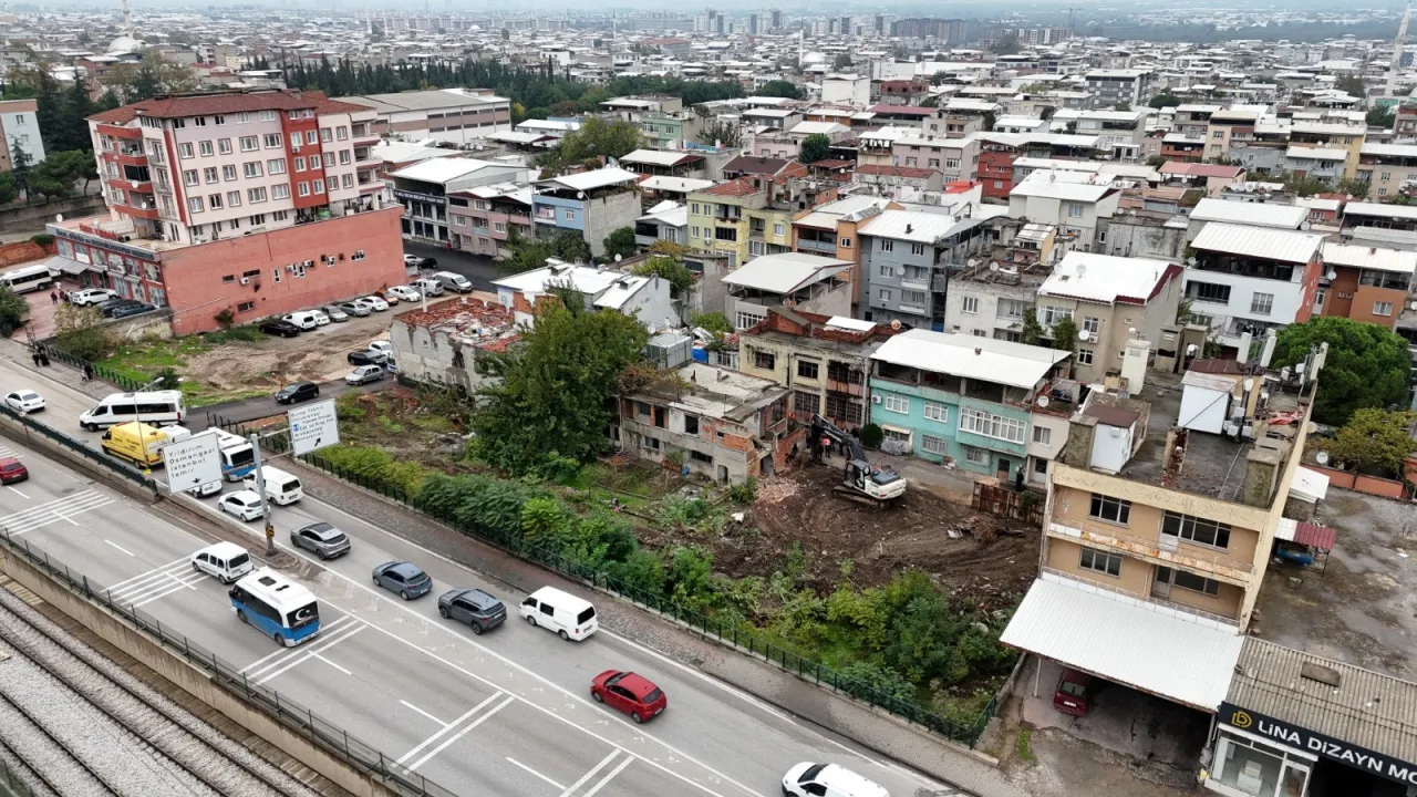 Bursa’da Kentsel Dönüşüm Için Yıkım Başladı! Yerine 56 Daire Yapılacak (2)