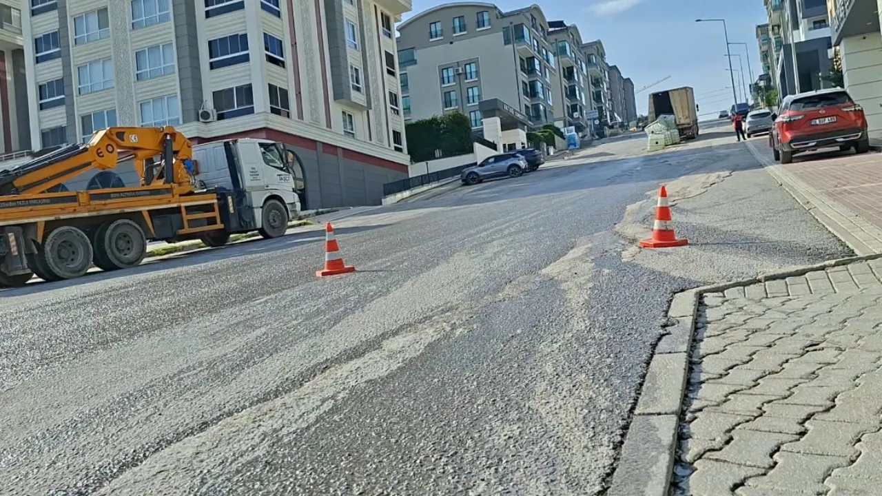 Bursa'da Kimyasal Madde Paniği! 4 Varil Sülfürik Asit Yola Saçıldı (3)