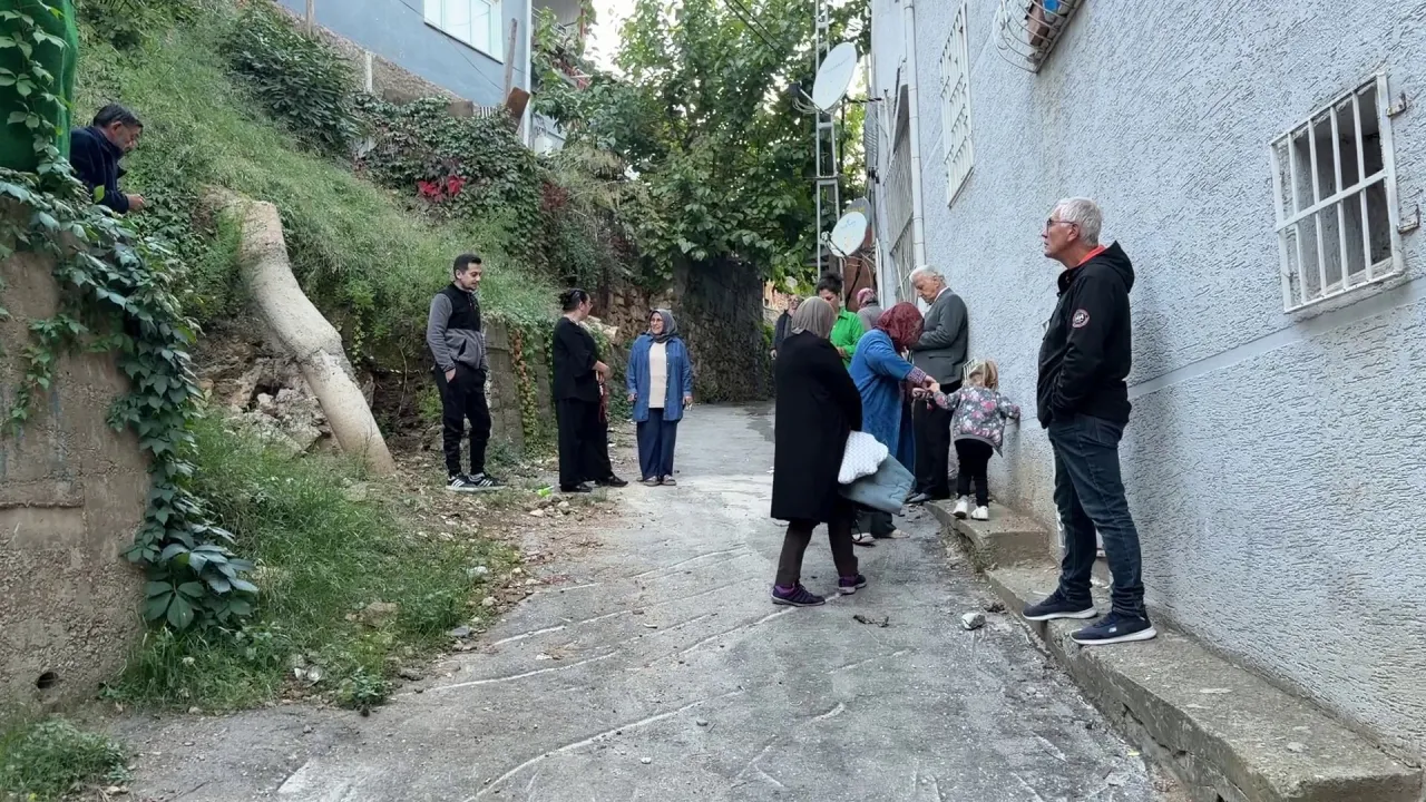 Bursa'da Köpek Çiftliği Mahalleyi Ayağa Kaldırdı! Muhtara Verilen Yanıt Tepki Çekti (1)