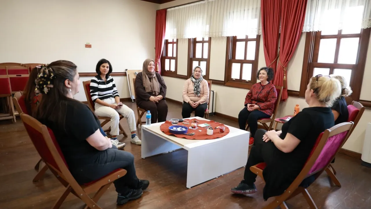 Bursa'da Meme Kanseriyle Mücadele Eden Kadınlar Buluştu! Acılarını Ve Umutlarını Paylaştılar (1)