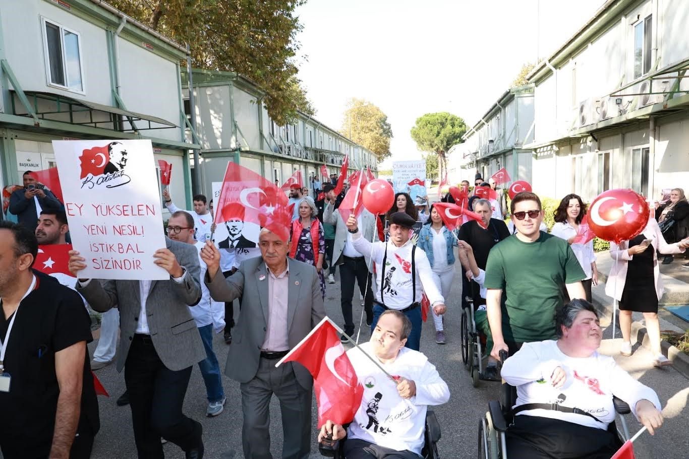 Bursa'da Özel Gereksinimli Bireylerden 29 Ekim'e Özel Cumhuriyet Bayramı Kutlamasıaw817436 01