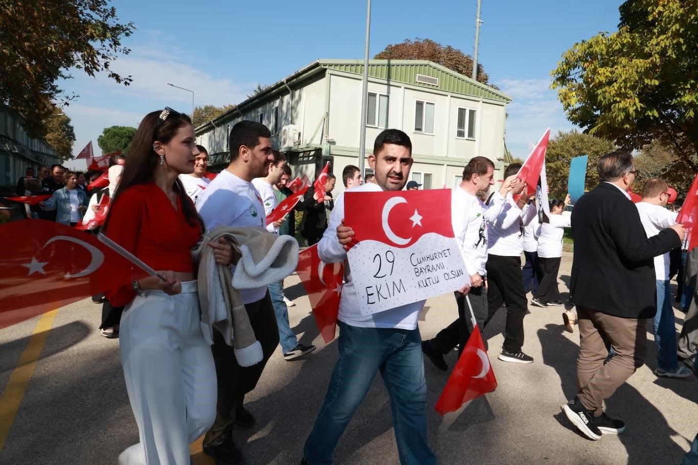 Bursa'da Özel Gereksinimli Bireylerden 29 Ekim'e Özel Cumhuriyet Bayramı Kutlamasıaw817436 03