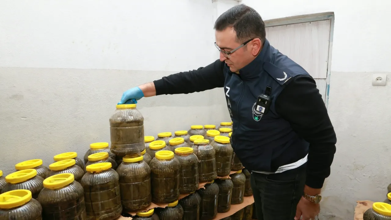 Bursa’da Ruhsatsız Depoda 6,5 Ton Sağlıksız Gıda Ele Geçirildi (2)
