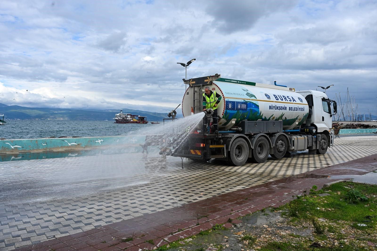 Bursa'da Sağanak Sonrası Tirilye Sahilinde Temizlik Seferberliğiaw811920 03