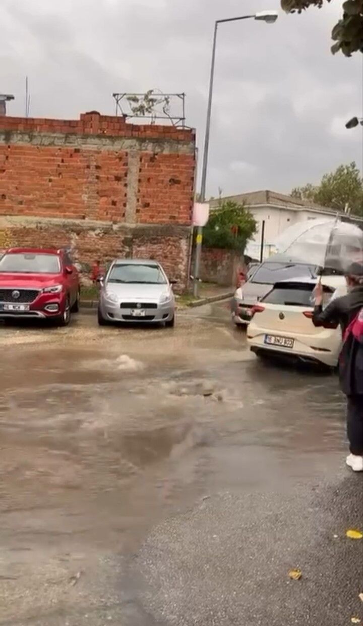 Bursa’da Sağanak Sonrası Yollar Göle Döndüaw809300 01