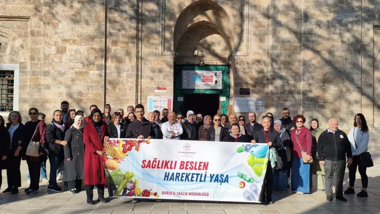 Bursa'da Sağlıklı Yaşam Için Tarihi Rotada Yürüdüler! Ulu Cami'den Emir Sultan'a (1)