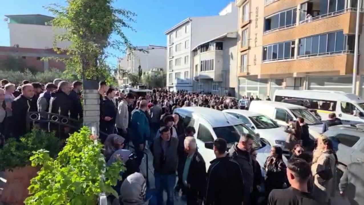 Bursa'da Sevgilisi Tarafında Katledilen 18 Yaşındaki Gökçe Alkan Toprağa Verildi
