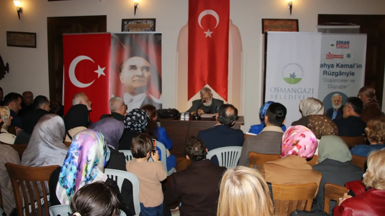 Bursa'da Yahya Kemal Söyleşisine Yoğun İlgi! Salon Doldu, Katılımcılar Ekrandan İzledi (3)