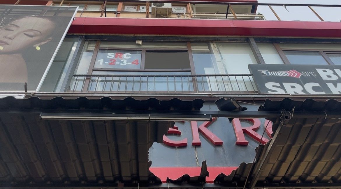 Bursa'da Yavru Kediyi Kurtarmak Isterken 3.Kattan Düştü!Aw817357 03