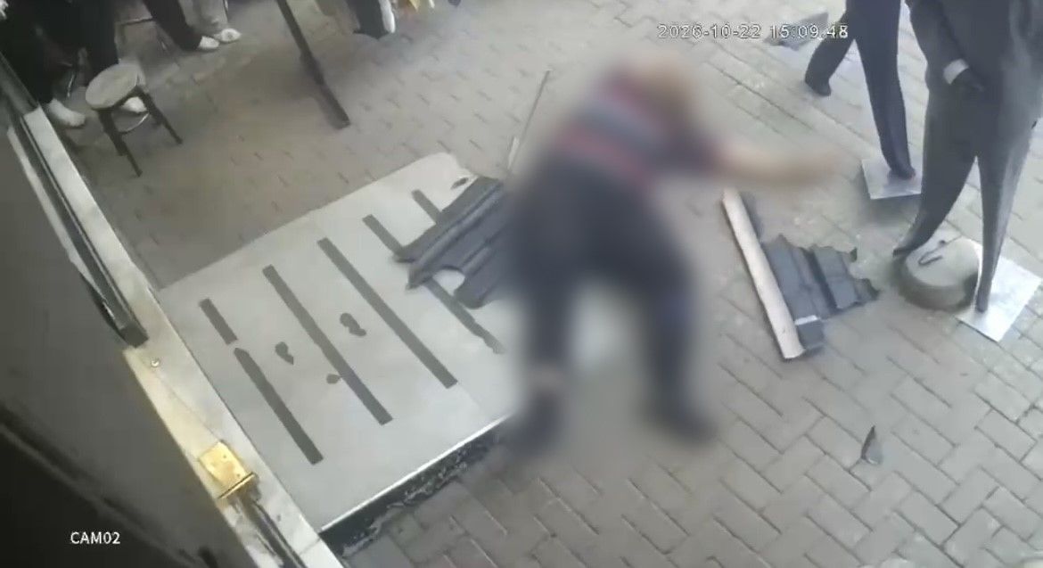 Bursa'da Yavru Kediyi Kurtarmak Isterken 3.Kattan Düştü!Aw817357 06