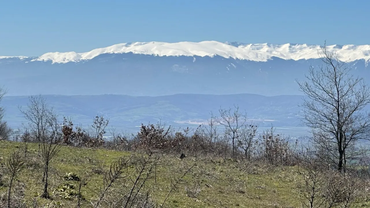 Bursa'nın Bu Mahallesine Ilgi Artıyor! Göl Manzaralı Arazilerin Dönümü 1 Milyon Tl'den Başlıyor (3)
