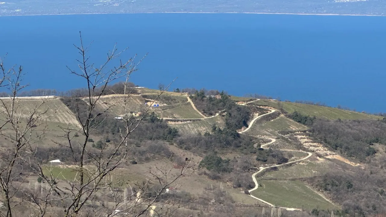 Bursa'nın Bu Mahallesine Ilgi Artıyor! Göl Manzaralı Arazilerin Dönümü 1 Milyon Tl'den Başlıyor (4)
