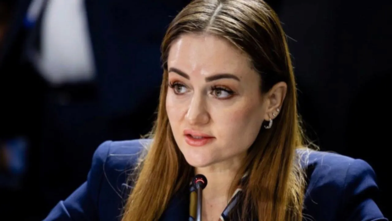 Büşra Özdemir Kimdir, Nereli Ve Kaç Yaşında Büşra Özdemir Ak Parti'ye Mi Geçiyor Antalya'da Dikkat Çeken Iddia! (2)