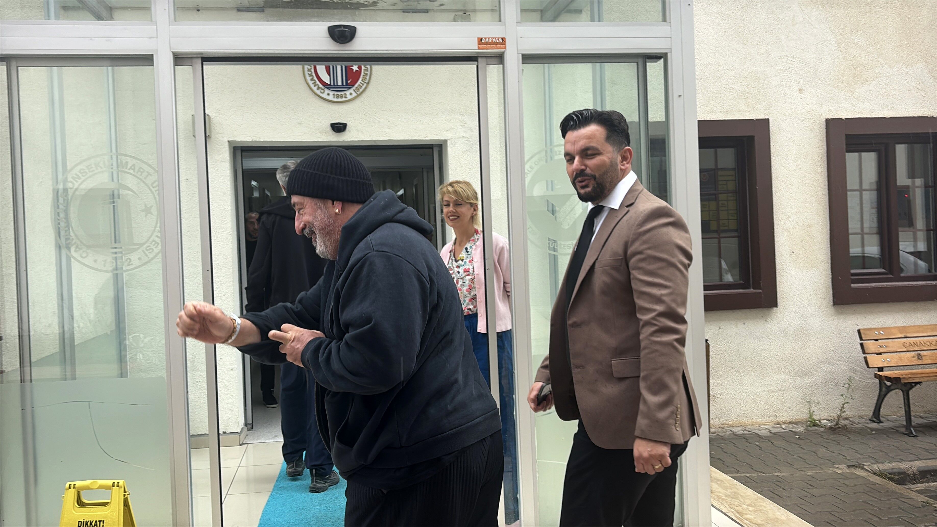 Cem Yılmaz’dan Sağlık Durumuna Ilişkin Açıklamaaw808270 02