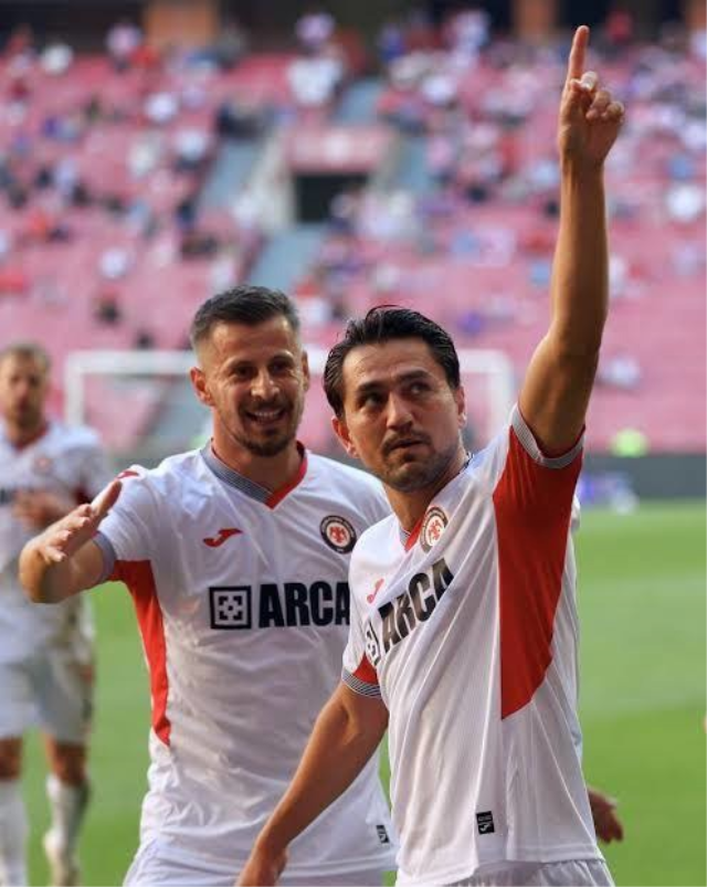 Cengiz Ünder Fenerbahçe'den Sonra Kendini Buldufenerbahceden Ayrilan Cengiz U 20337972 8044 1 M.jpg