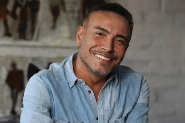 Cenk Eren 17 Yıldır Yaşadığı Evinin Kapılarını Açtı! Misafirlerine Koyduğu Kural Dikkat Çekti1793268720462
