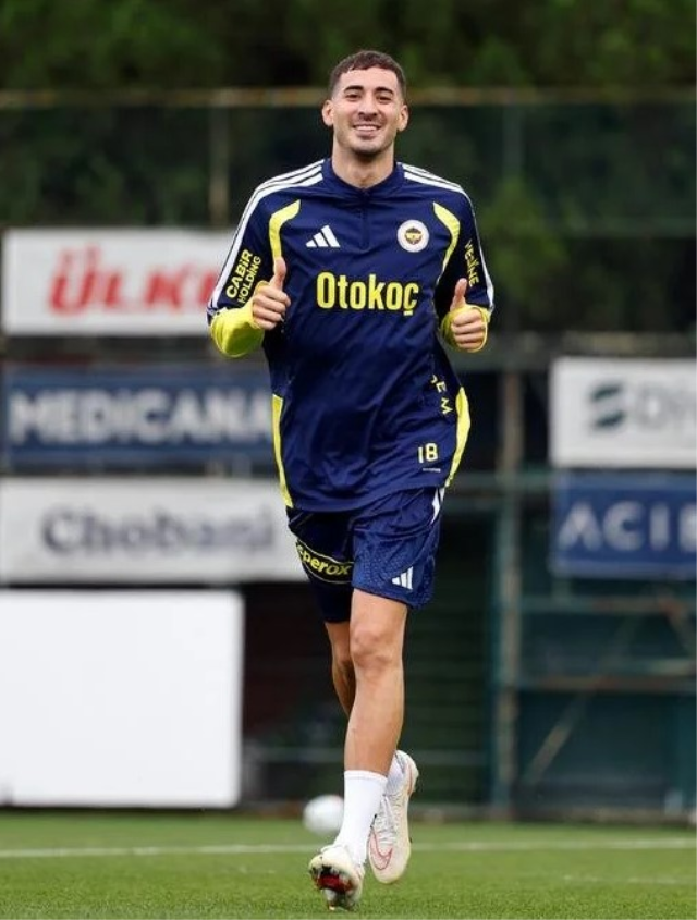 Fenerbahcede Mert Muldur Sevin 43463602 1448 1 M.jpg
