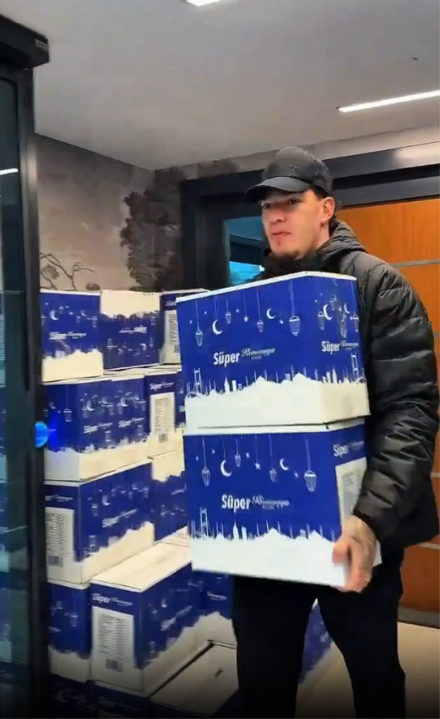 Fenerbahçe'nin Kalecisi Ederson'dan Örnek Davranış! Ederson Ve Ailesinden Yurekler 47532965 8945 1 M.jpg