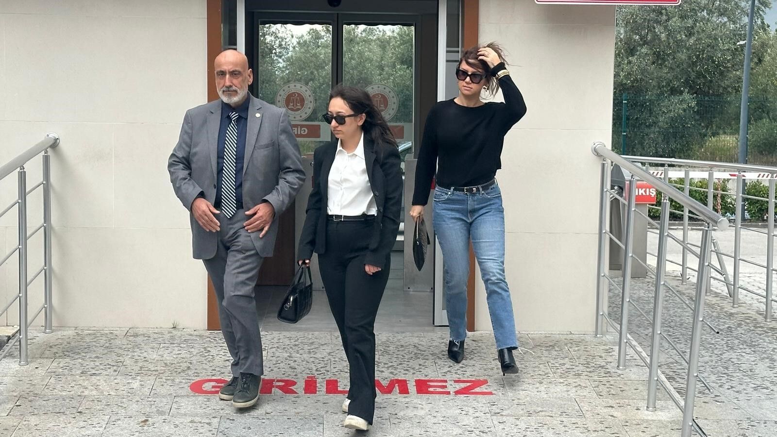 Güllü Davasında Ilk Duruşma: Kızı Tuğyan Ülkem Gülter Suçlamaları Reddettiaw800694 02