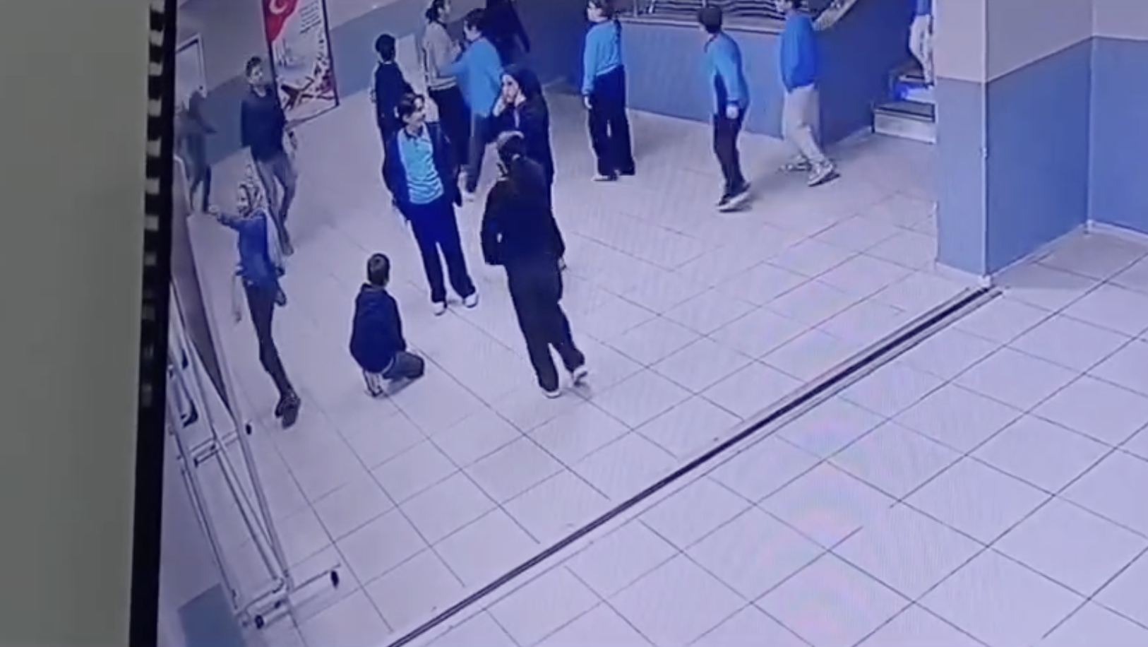 Huzur Mahallesi'nde Öğrencinin Bayrak Hassasiyeti Kamerada1
