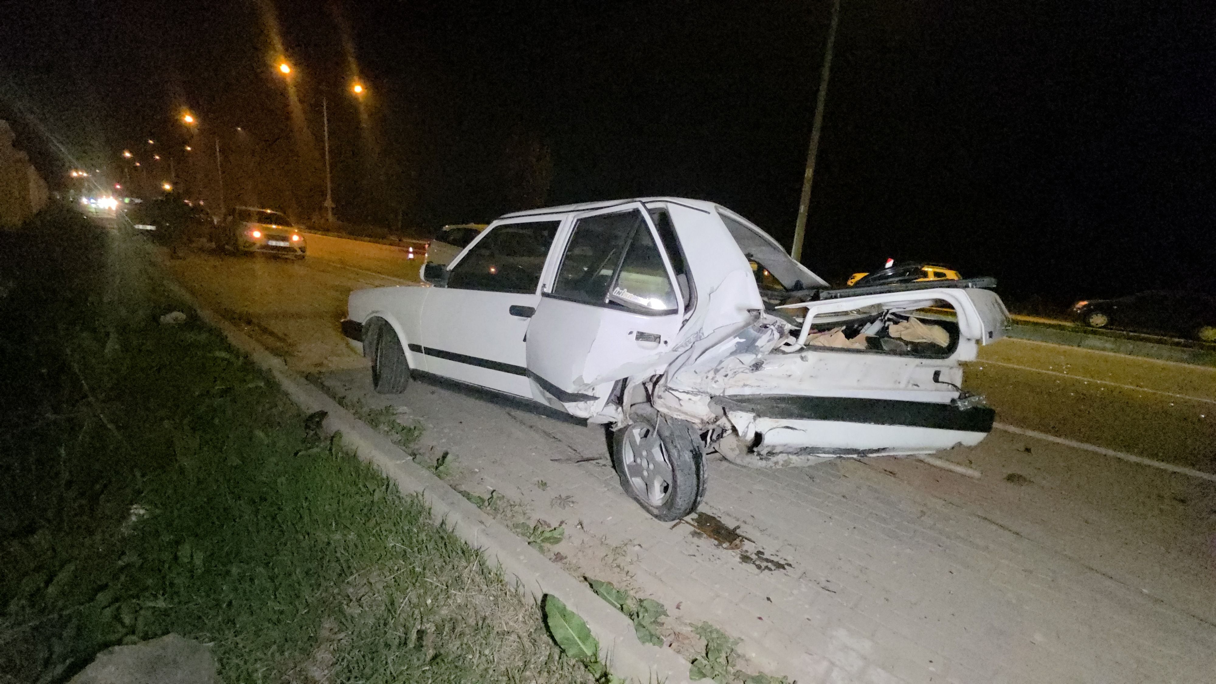 İnegöl Ahmet Türkel Çevre Yolu Üzerinde Meydana Gelen Trafik Kazasında 2 Kişi Hafif Yaralandı.whatsapp Image 2026 10 26 At 23.36.22 (1)