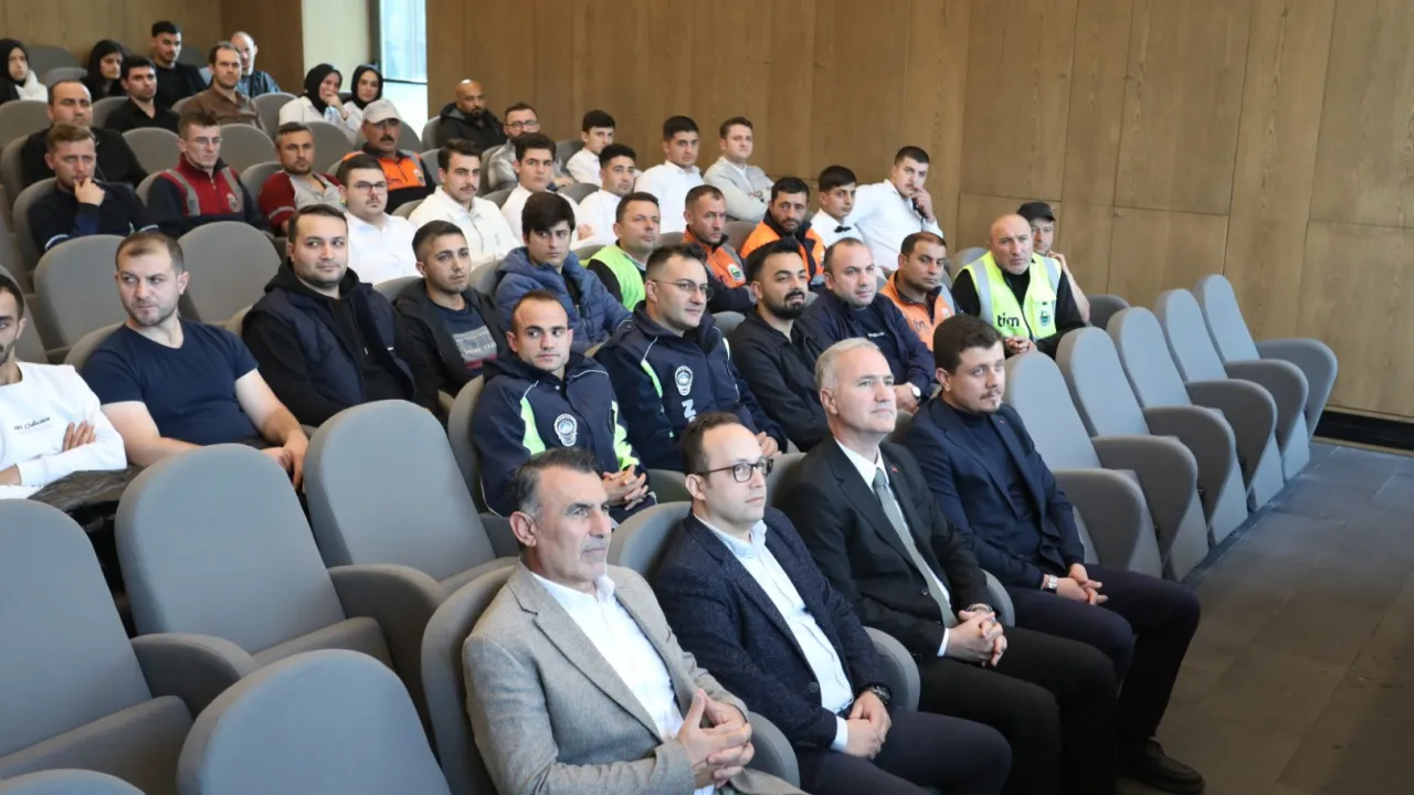 İnegöl Belediyesi'nde 122 Personele Eğitim! Başkan Taban'dan Verimlilik Mesajı (2)