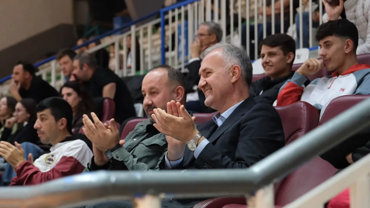 İnegöl Belediyespor Durdurulamıyor! 5'Te 5 Yaparak Liderliğini Korudu (5)