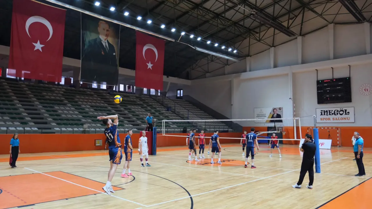 İnegöl Belediyespor Durdurulamıyor! 5'Te 5 Yaparak Liderliğini Korudu (6)