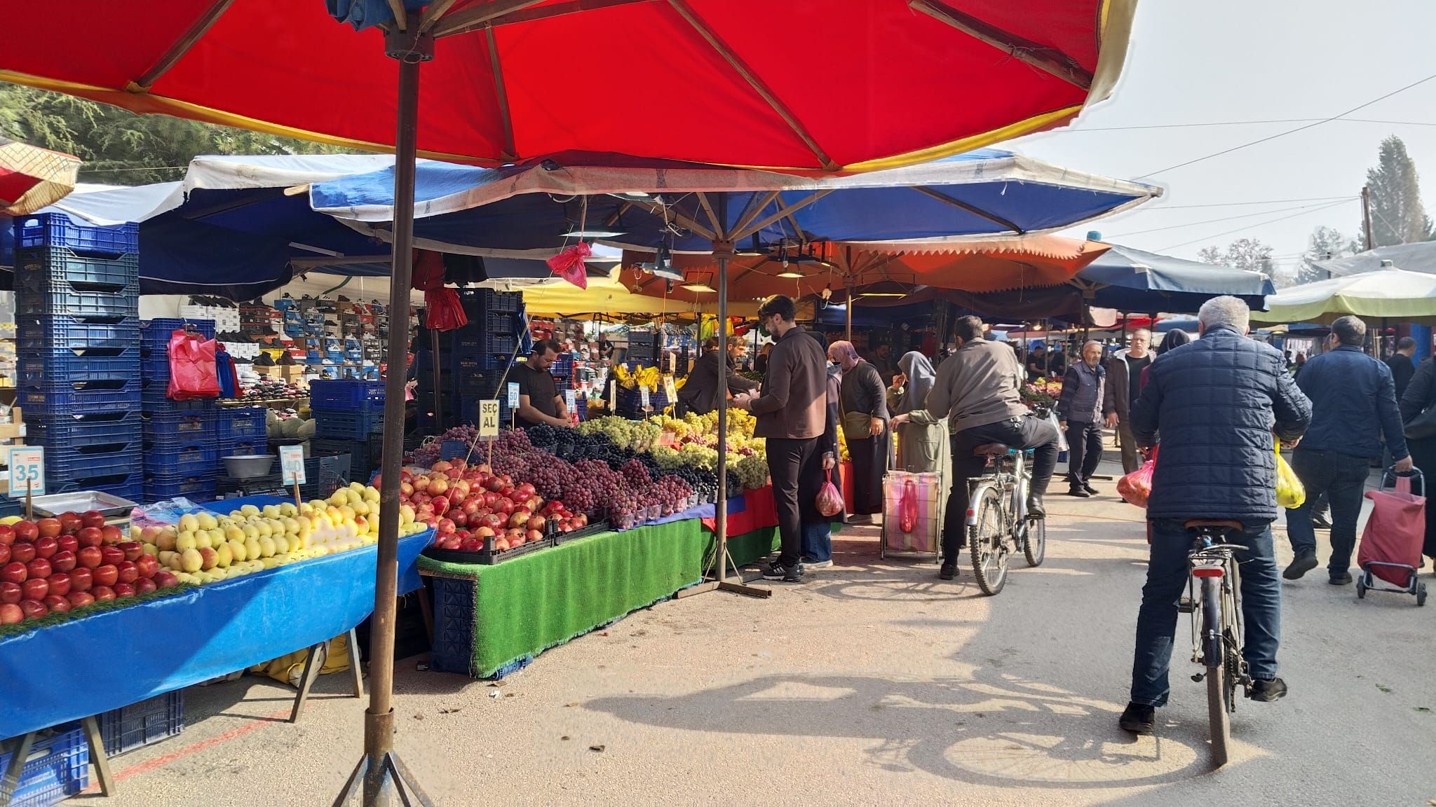 İnegöl Cumartesi Pazarı’nda Fiyatlar Belli Oldu Kıl Biber 120, Ceviz 130 Tl (5)