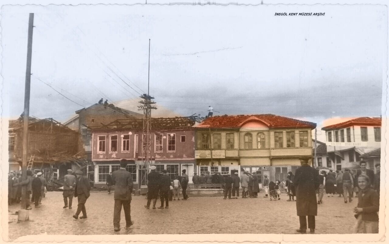 Inegol Hukumet Meydani 1954 Renkli