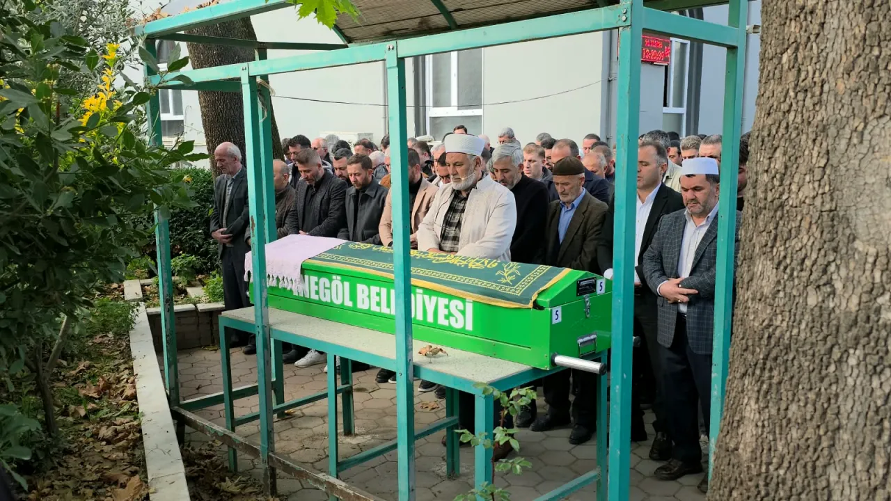 İnegöl Iş Dünyasının Acı Günü! Fatih Yazıcı Son Yolculuğuna Uğurlandı (2)