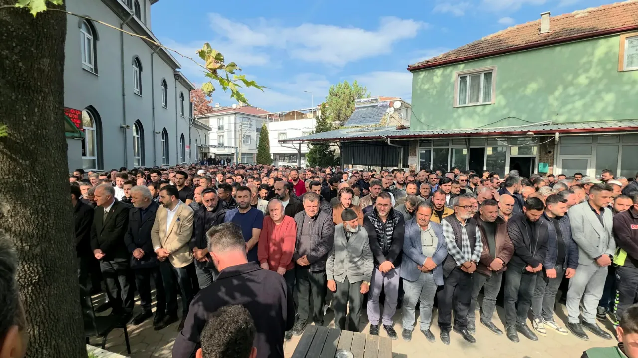 İnegöl Iş Dünyasının Acı Günü! Fatih Yazıcı Son Yolculuğuna Uğurlandı (3)