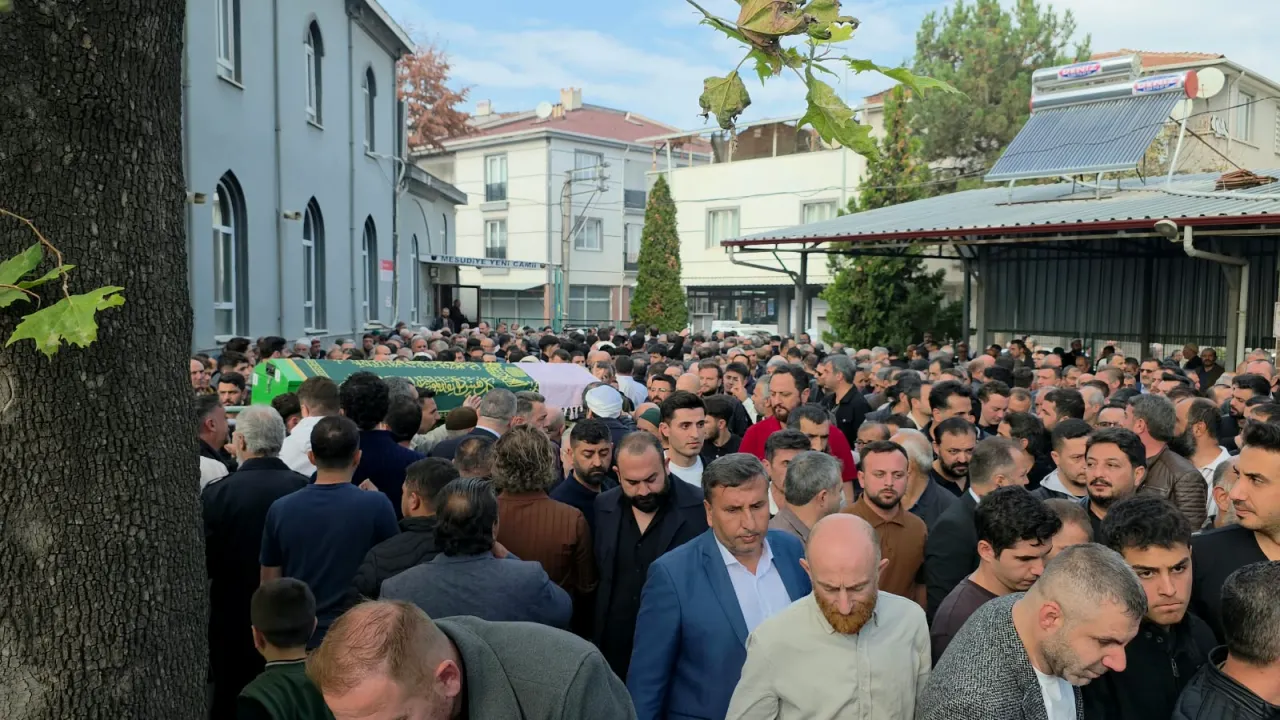 İnegöl Iş Dünyasının Acı Günü! Fatih Yazıcı Son Yolculuğuna Uğurlandı (5)