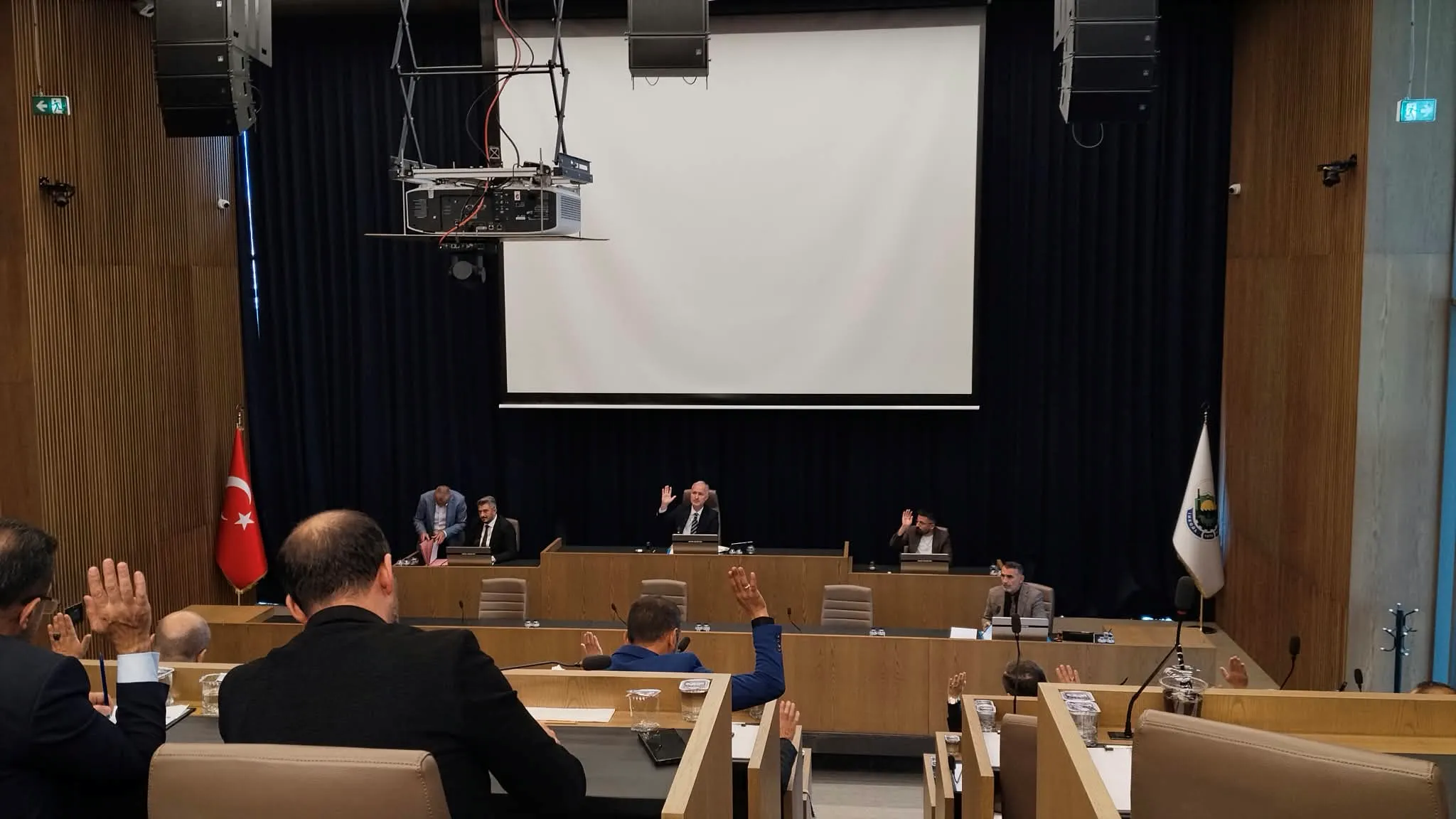 İnegöl Meclisi’nde 30 Bin Euroluk Hibe Projesi Gündemden Çıkarıldı