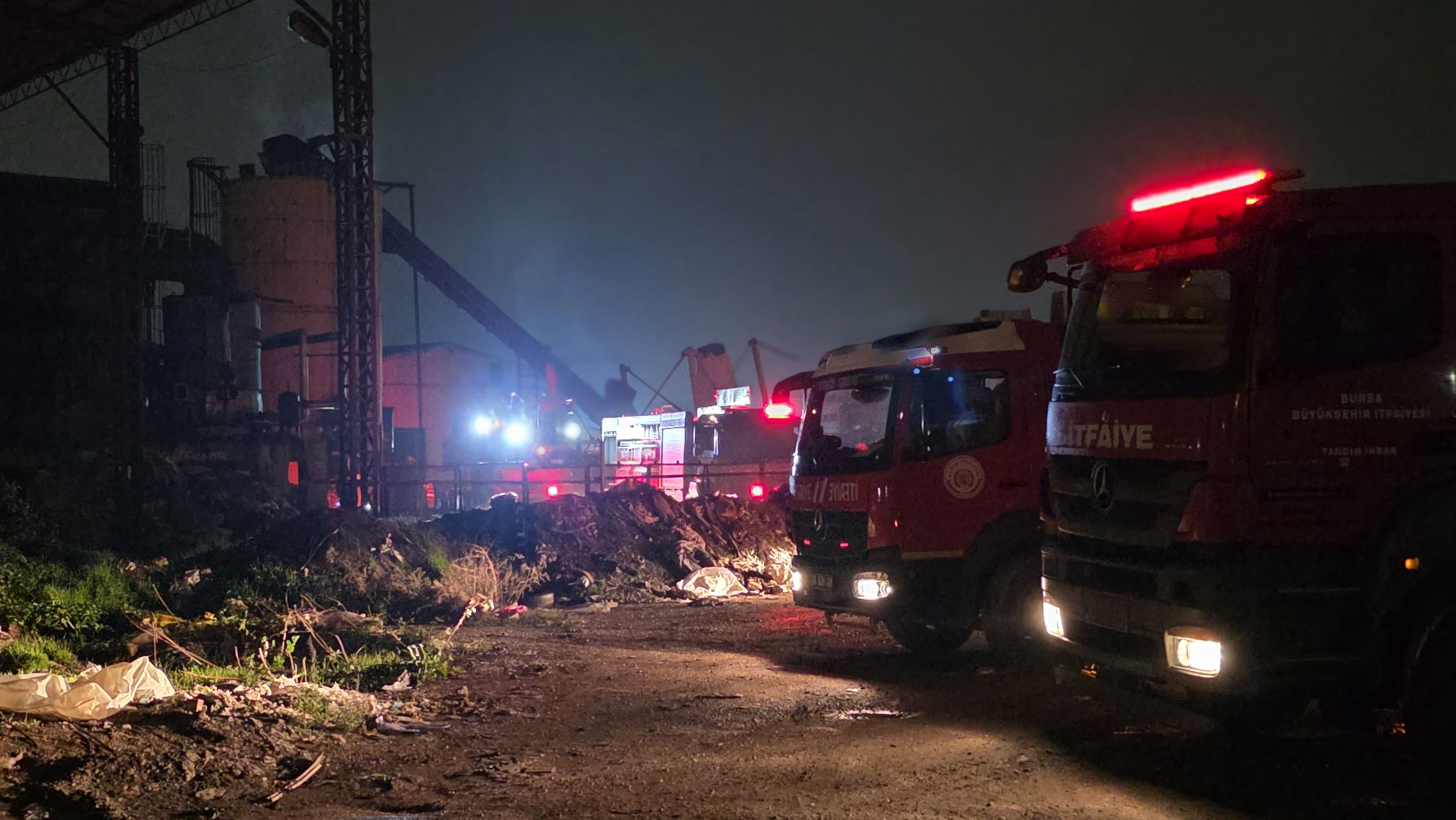 İnegöl Osb’de Fabrikanın Silo Bölümünde Yangın Paniği!Whatsapp Image 2026 10 27 At 21.07.09 (1)