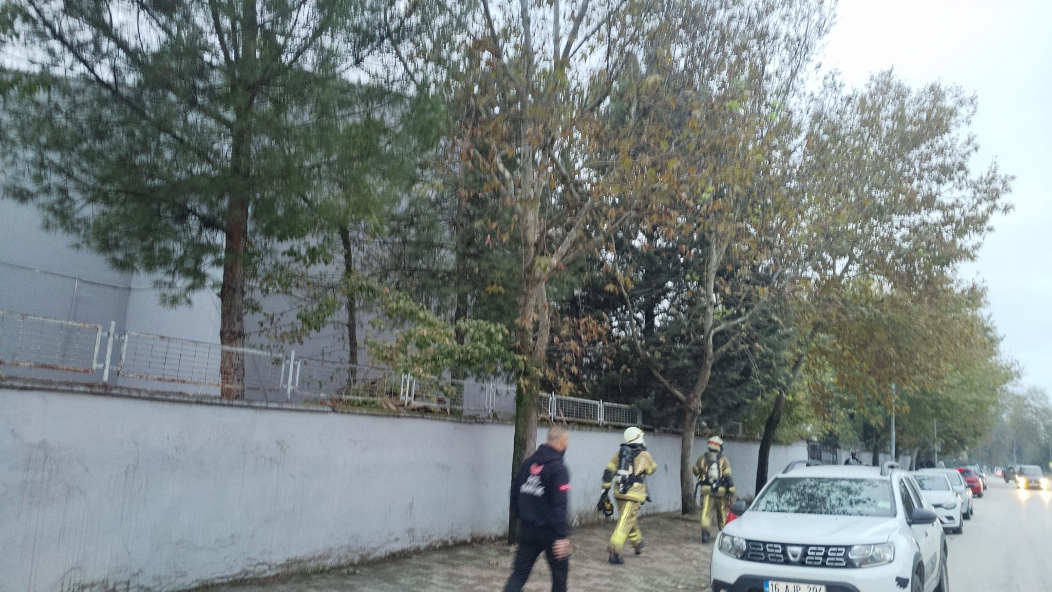 İnegöl Spor Lisesi’nde Yangın Paniği! Çok Sayıda İtfaiye Ekibi Sevk Edildiwhatsapp Image 2026 10 31 At 17.45.19 (1)
