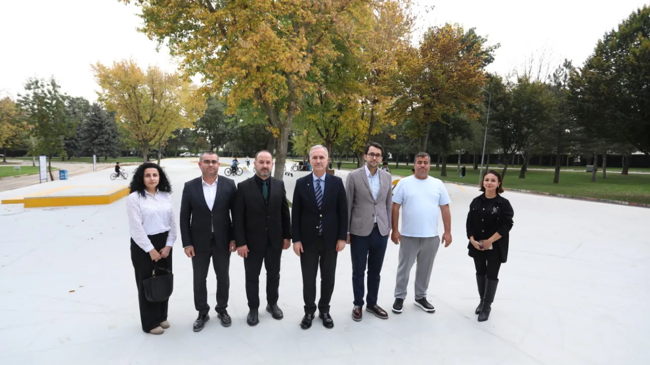 İnegöl’de 1800 metrekarelik yeni kaykay parkı! Gençler kullanmaya başladı