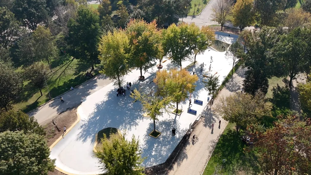 İnegöl’de 1800 Metrekarelik Yeni Kaykay Parkı! Gençler Kullanmaya Başladı (5)