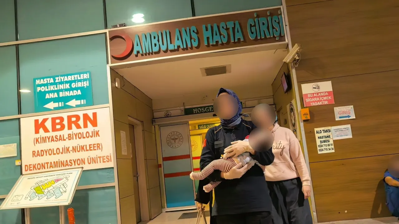 İnegöl'de 2 Aylık Bebek Kanepeden Düştü! Kafatasında Kırık Ve Beyin Kanaması Tespit Edildi (2)