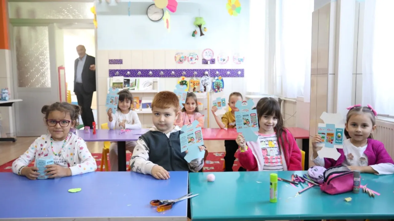 İnegöl'de 27 Bin Öğrenciye Kumbara Dağıtıldı! Hedef Kitap Sevgisi Ve Tasarruf (7)