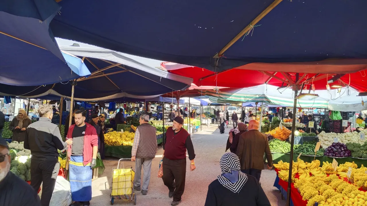 İnegöl'de Bugün Pazara Çıkmadan Bu Fiyatlara Bakın! Pazartesi Pazarı Fiyatları Kestane Rekor Fiyatla Haftaya Başladı (4)
