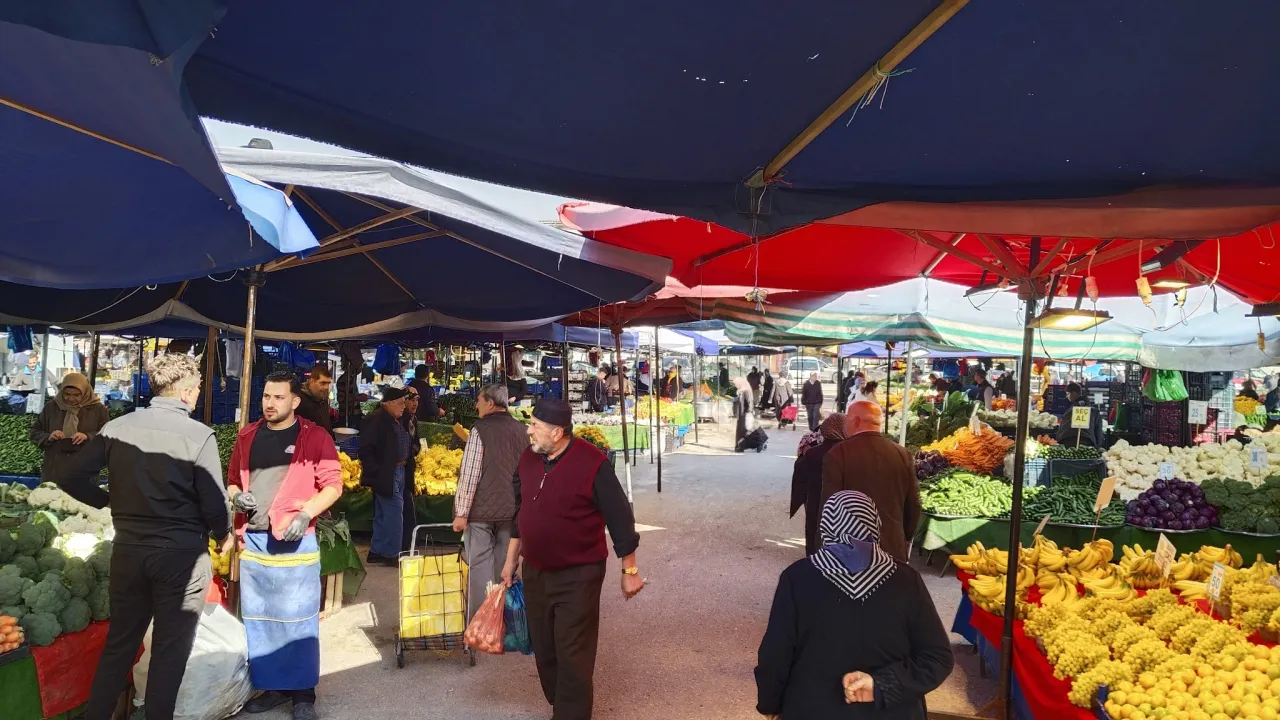 İnegöl'de Bugün Pazara Çıkmadan Bu Fiyatlara Bakın! Pazartesi Pazarı Fiyatları Kestane Rekor Fiyatla Haftaya Başladı (5)